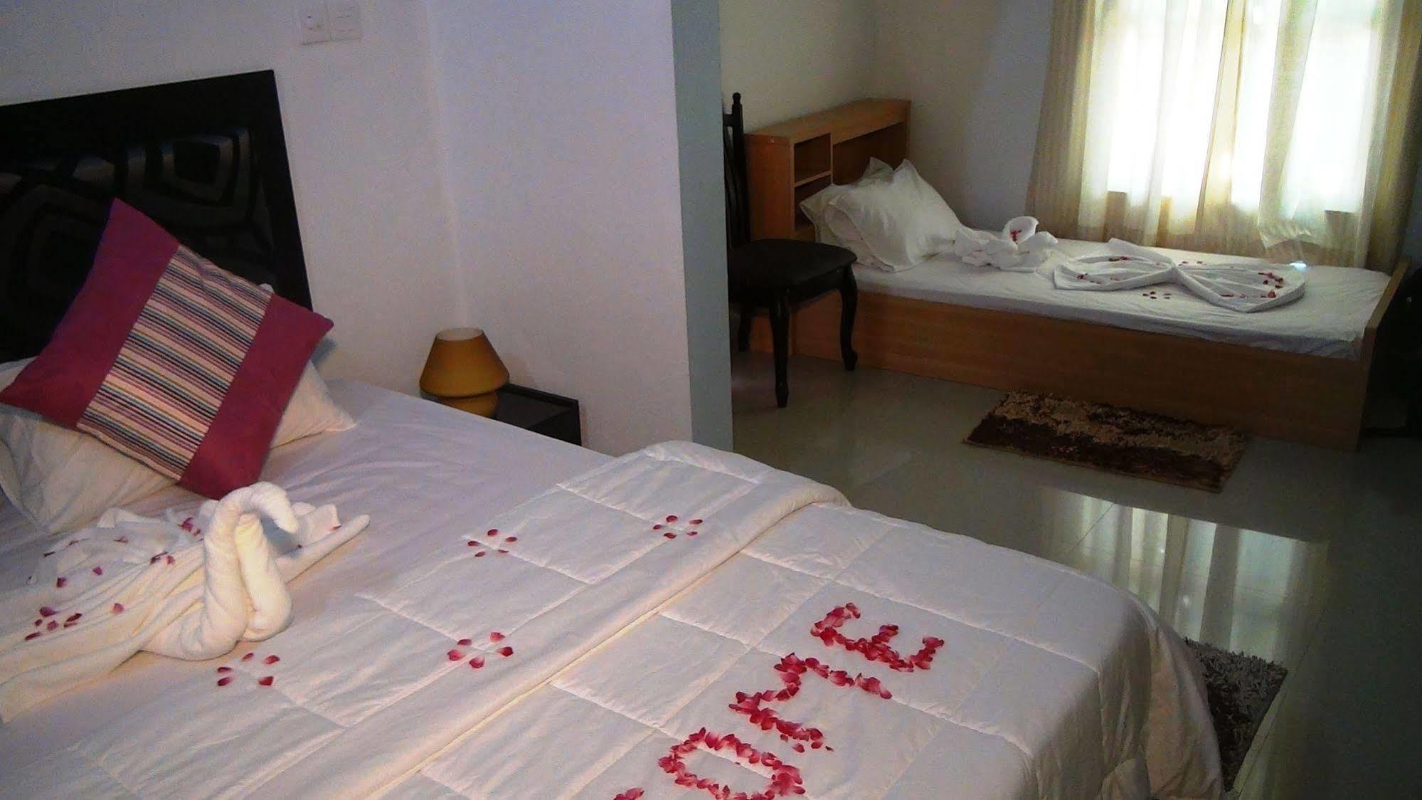 Azoush Tourist Guesthouse Fulhadhoo Exterior photo